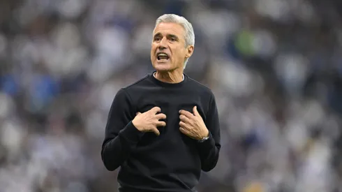 Luis Castro enquanto comandava o Al-Nassr, da Arábia Saudita (Photo by Michael Regan/Getty Images)