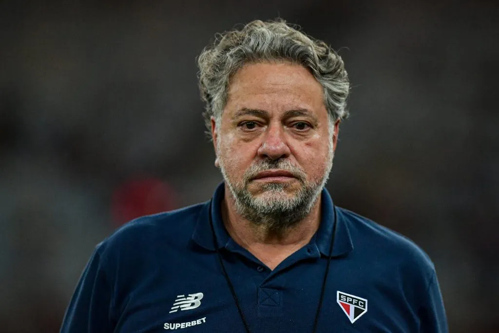 Julio Casares, presidente do Sao Paulo, antes da partida contra o Flamengo no Campeonato Brasileiro A 2024.  Foto: Thiago Ribeiro/AGIF