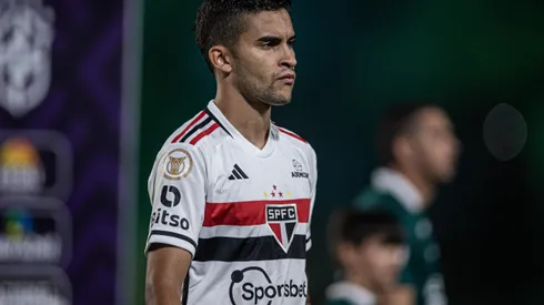 Rodrigo Nestor durante confronto contra o Goiás no Campeonato Brasileiro de 2023.