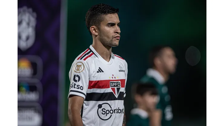Rodrigo Nestor durante confronto contra o Goiás no Campeonato Brasileiro de 2023.