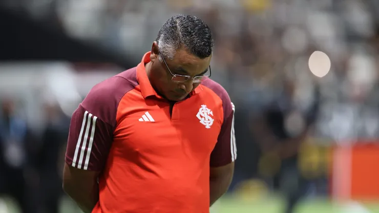 Roger Machado, técnico do Internacional, durante partida contra o Atletico-MG, pelo Brasileirão Betano.