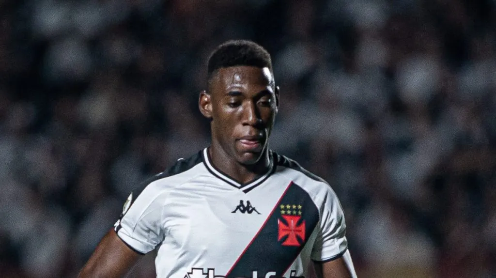 Léo Pelé chegou a negociar com o Santos - Foto: Isabela Azine/AGIF.