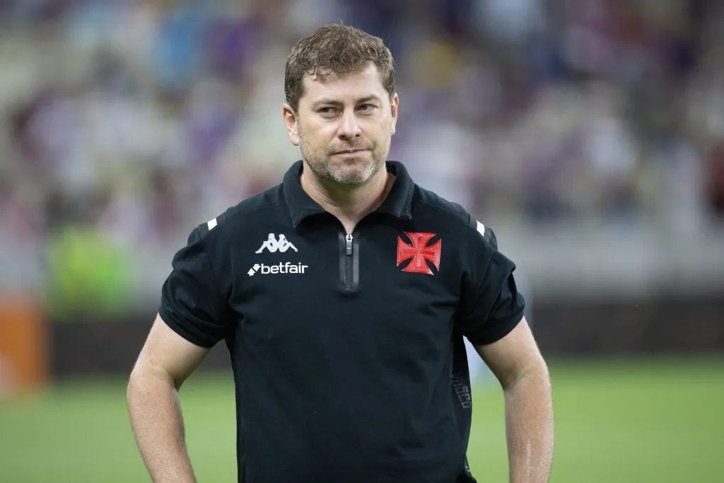 CE – FORTALEZA – 09/11/2024 – BRASILEIRO A 2024, FORTALEZA X VASCO – Rafael Paiva tecnico do Vasco durante partida contra o Fortaleza no estadio Arena Castelao pelo campeonato Brasileiro A 2024. Foto: Baggio Rodrigues/AGIF