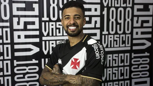 Paulinho posa para foto no CT Moacyr Barbosa em 25 de julho de 2023.