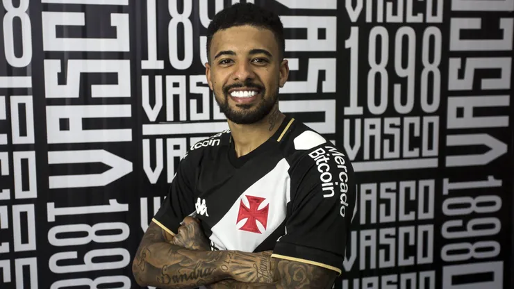 Paulinho posa para foto no CT Moacyr Barbosa em 25 de julho de 2023.