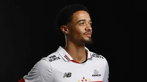 Lateral do Botafogo em fim de contrato é alvo de interesse do São Paulo