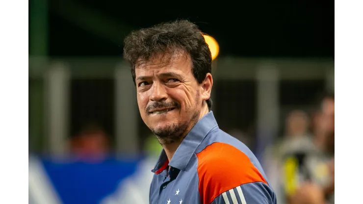 Fernando Diniz durante confronto contra o Flamengo no Campeonato Brasileiro de 2024.