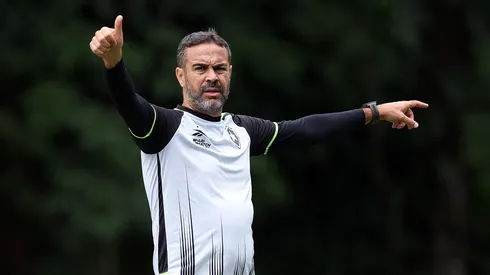 Artur Jorge, técnico do Botafogo, em treino na Data Fifa (Imagem: Vitor Silva/Botafogo)