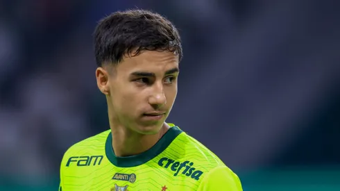 Vitor Reis, jogador do Palmeiras, durante partida contra o Bahia, pelo Brasileirão Betano.