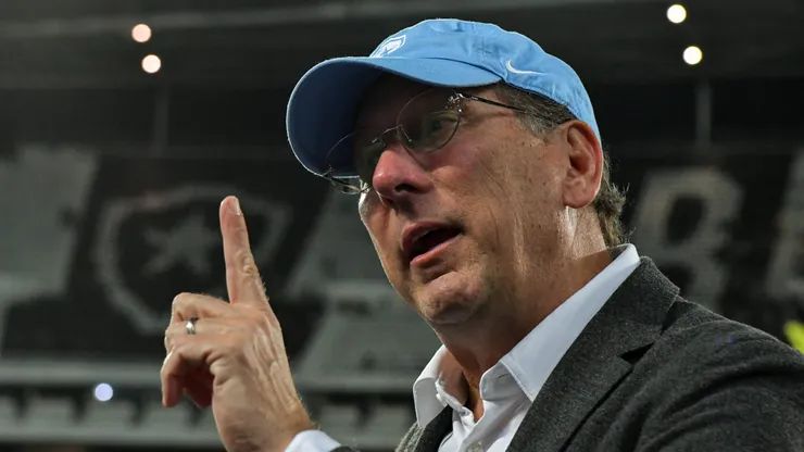 John Textor, presidente da SAF do Botafogo, durante partida contra o Atletico-GO, pelo Brasileirão Betano.