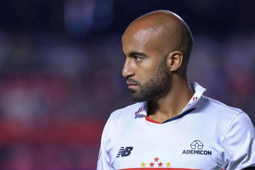Lucas Moura  durante partida contra o Botafogo no Campeonato Brasileiro A 2024. Foto: Marcello Zambrana/AGIF