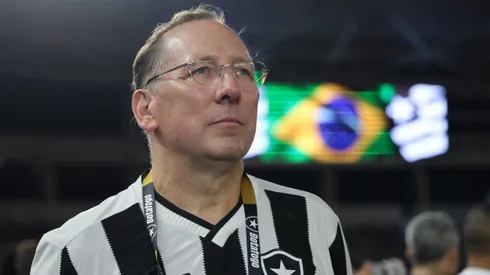 John Texto, dono do Botafogo, acompanhando a partida contra o Vasco (Photo by Wagner Meier/Getty Images)