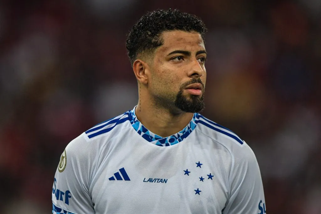 João Marcelo durante partida contra o Flamengo no Campeonato Brasileiro A 2024. Foto: Thiago Ribeiro/AGIF