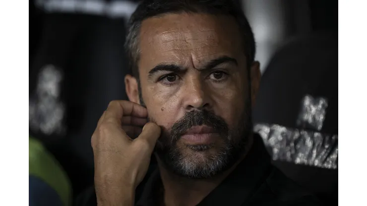 Artur Jorge durante confronto contra o São Paulo na Libertadores 2024.
