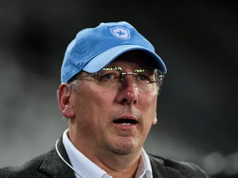 Textor vira assunto no Botafogo e vive 'drama' na França