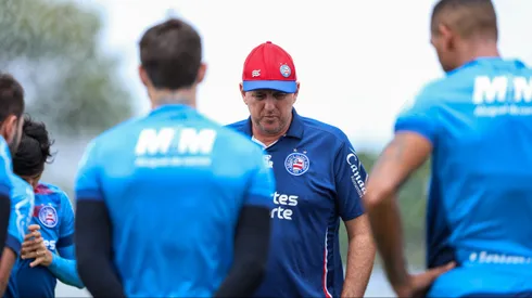 Rogério Ceniu comanda treino do Bahia durante Data Fifa (Imagem: Divulgação/EC Bahia)