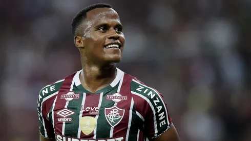 Jhon Arias, jogador do Fluminense, comemora seu gol durante partida contra o Flamengo (Foto: Alexandre Loureiro/AGIF)