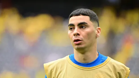 Miguel Almiron of Paraguay warms up prior to the CONMEBOL Copa America 2024 Group D match between Colombia and Paraguay at NRG Stadium on June 24, 2024 in Houston, Texas. (Photo by Logan Riely/Getty Images)