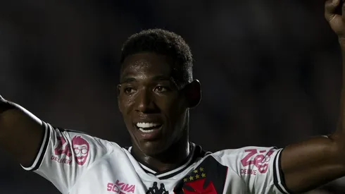 Léo tem futuro indefinido no Vasco.