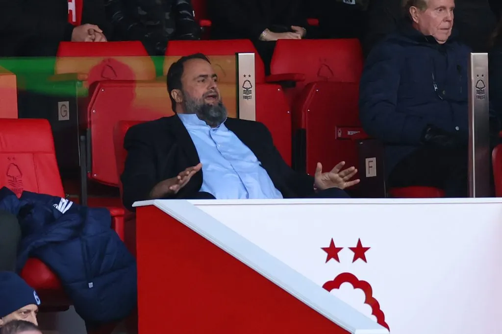 Evangelos Marinakis assiste partida do Nottingham Forest (Photo by Marc Atkins/Getty Images)