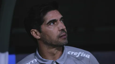Abel Ferreira, técnico do Palmeiras, durante partida contra o Botafogo (Foto: Ettore Chiereguini/AGIF)