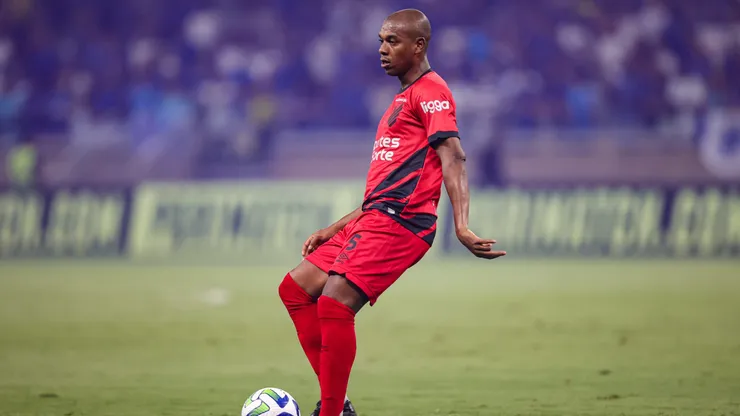 Fernandinho jogador do Athletico-PR durante partida contra o Cruzeiro no estadio Mineirao pelo campeonato Brasileiro A 2023. Foto: Gilson Lobo/AGIF