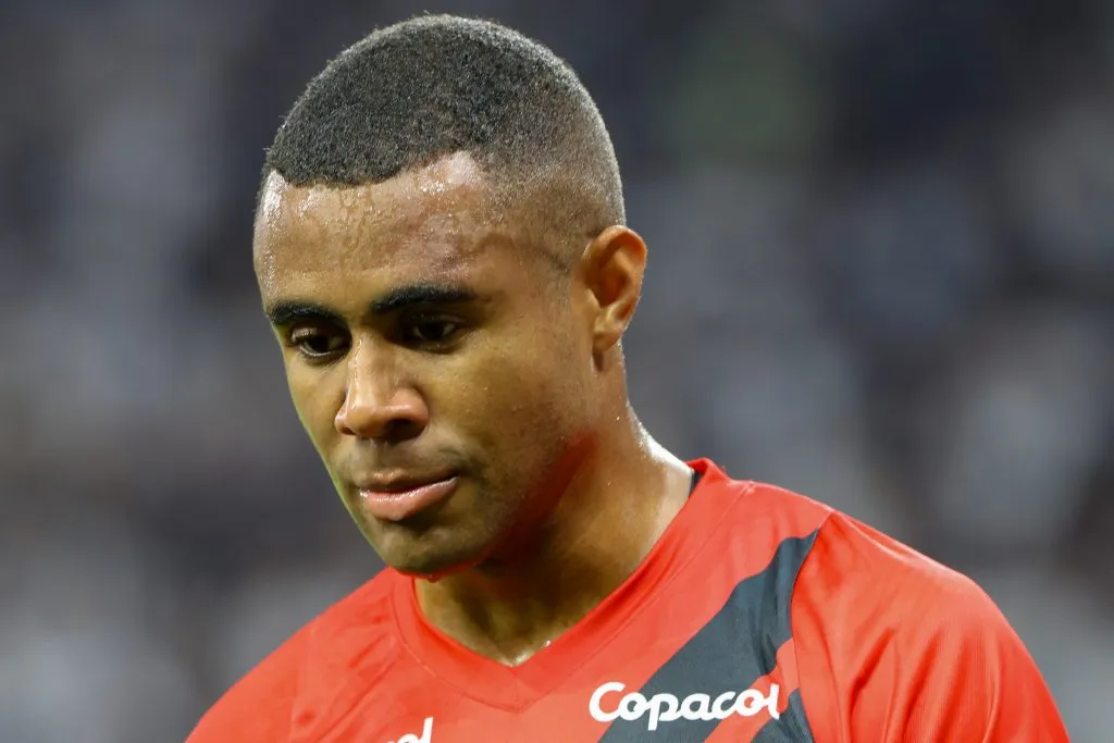 Erick do Athletico-PR lamenta durante partida contra o Corinthians no estadio Arena Corinthians pelo campeonato Brasileiro A 2024. Foto: Joisel Amaral/AGIF