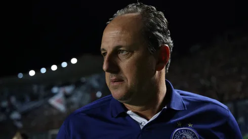RIO DE JANEIRO, BRAZIL – OCTOBER 28: Coach Rogerio Ceni of Bahia enters the pitch prior to the match between Vasco da Gama and Bahia as part of Brasileirao 2024 at Sao Januario Stadium on October 28, 2024 in Rio de Janeiro, Brazil. (Photo by Wagner Meier/Getty Images)