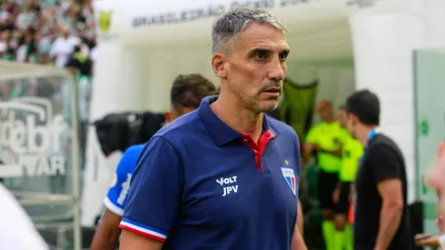 Juan Vojvoda, técnico do Fortaleza, durante partida contra o Juventude (Foto: Luiz Erbes/AGIF)