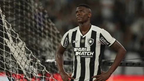 RIO DE JANEIRO, BRAZIL – NOVEMBER 9: Luiz Henrique of Botafogo reacts after missing a goal during the match between Botafogo and Cuiaba as part of Brasileirao 2024 at Estadio Olimpico Nilton Santos on November 9, 2024 in Rio de Janeiro, Brazil. (Photo by Wagner Meier/Getty Images)