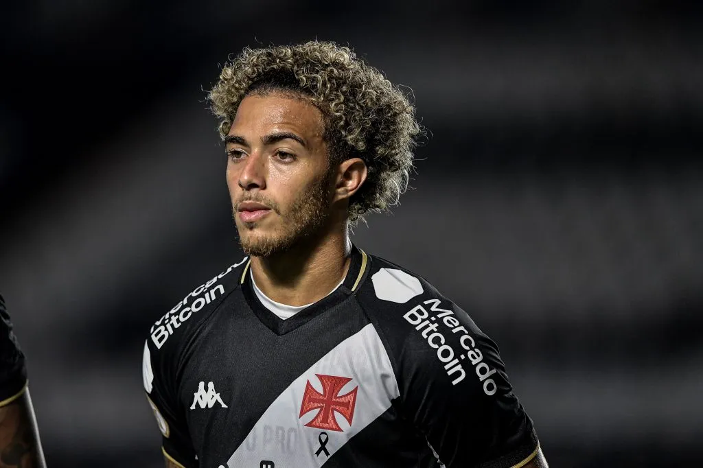 Figueiredo, jogador do Vasco, durante partida contra o Athletico-PR (Foto: Thiago Ribeiro/AGIF)
