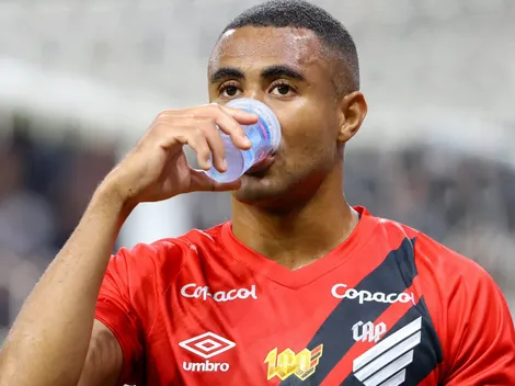 Erick apareceu e mando um aviso urgente no Athletico-PR