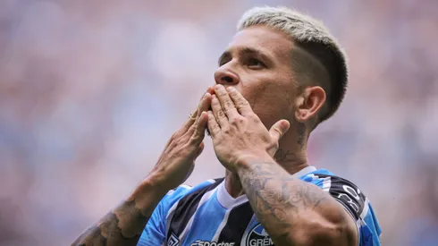 Soteldo jogador do Gremio comemora seu gol durante partida contra o Atletico-GO no estadio Arena do Gremio pelo campeonato Brasileiro A 2024.