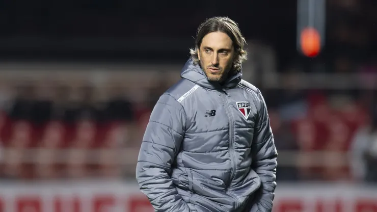 Zubeldia técnico do São Paulo durante partida contra o Vitoria no estádio Morumbi pelo campeonato Brasileiro A 2024. Foto: Anderson Romão/AGIF