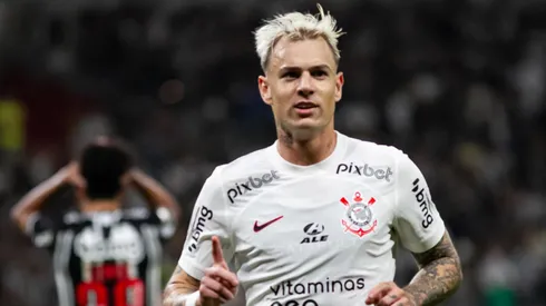 Róger Guedes ex-jogador do Corinthians comemora seu gol durante partida contra o Atlético-MG no estádio Mineirão pelo campeonato Brasileiro A 2023. Foto: Fernando Moreno/AGIF