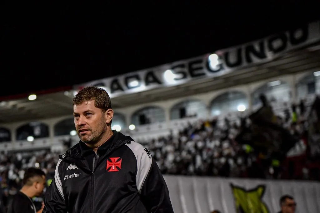 RJ – RIO DE JANEIRO – 28/10/2024 – BRASILEIRO A 2024, VASCO X BAHIA – Rafael Paiva tecnico do Vasco durante partida contra o Bahia no estadio Sao Januario pelo campeonato Brasileiro A 2024. Foto: Thiago Ribeiro/AGIF