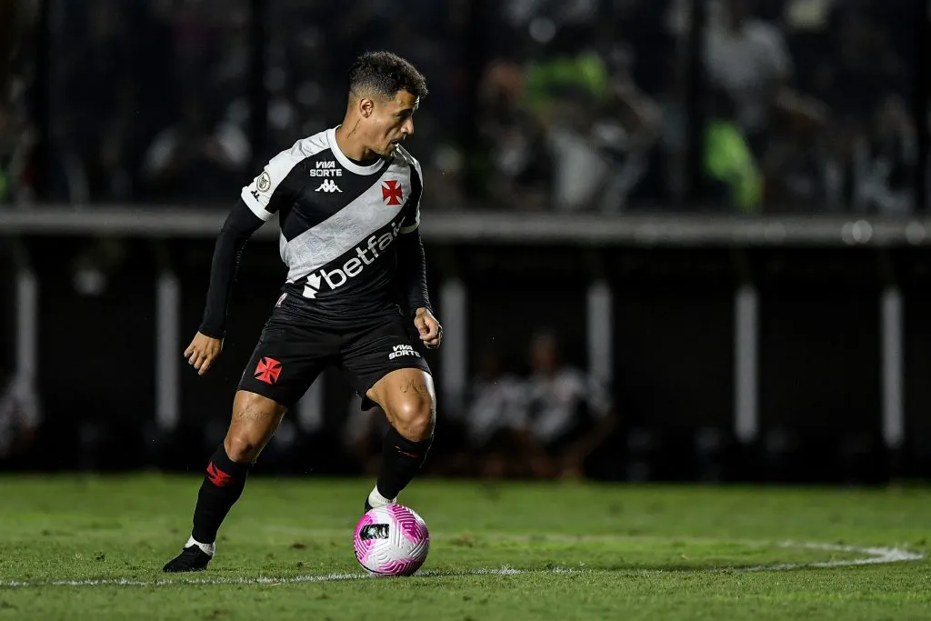 Philippe Coutinho já voltou aos treinos – Foto: Thiago Ribeiro/AGIF.
