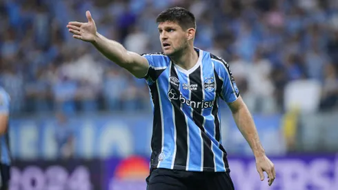 Kannemann, jogador do Grêmio, durante partida contra o Flamengo, pelo Brasileirão Betano.