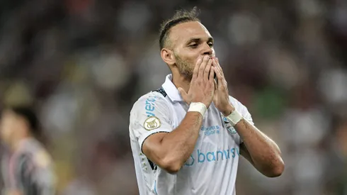 Braithwaite, jogador do Grêmio, comemora seu gol durante partida contra o Fluminense, pelo Brasileirão Betano.
