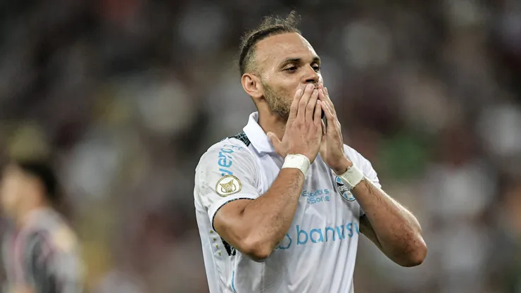 Braithwaite, jogador do Grêmio, comemora seu gol durante partida contra o Fluminense, pelo Brasileirão Betano.