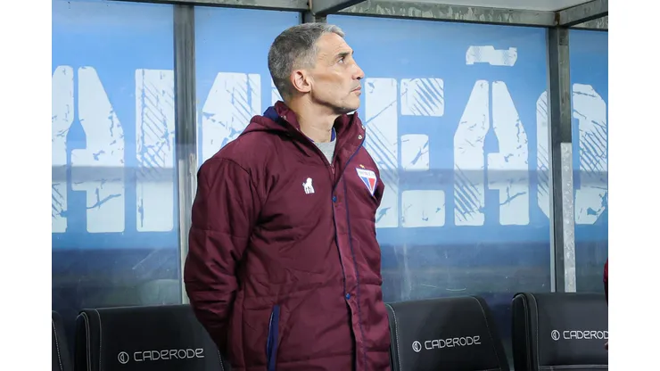 Vojvoda durante confronto contra o Grêmio no Brasileirão 2024.