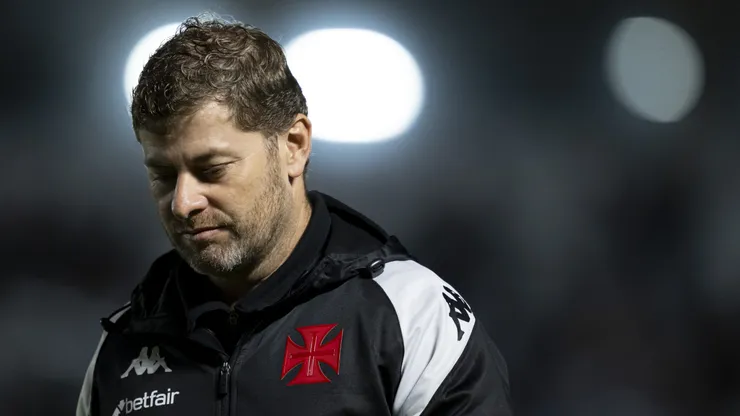 Rafael Paiva técnico do Vasco durante partida contra o Juventude no estadio Sao Januario pelo campeonato Brasileiro A 2024. Foto: Jorge Rodrigues/AGIF
