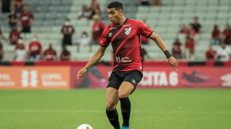 Julimar jogador do Athletico-PR durante partida contra o Cianorte no estadio Arena da Baixada pelo campeonato Paranaense 2022. Foto: Robson Mafra/AGIF