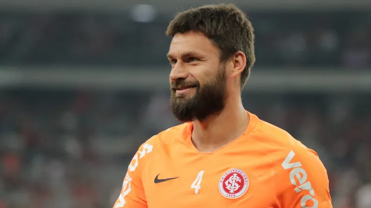 Rafael Sobis quando atuava pelo Internacional durante partida contra o Athletico-PR (Foto: Joao Vitor Rezende Borba/AGIF)