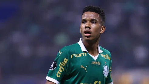 Estevão jogador do Palmeiras