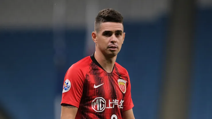 Oscar em ação durante a partida do Grupo H da Liga dos Campeões da AFC entre Yokohama F.Marinos e Shanghai SIPG no Estádio Al Janoub em 28 de novembro de 2020 em Al Wakrah, Catar. (Foto de Simon Holmes/Getty Images)