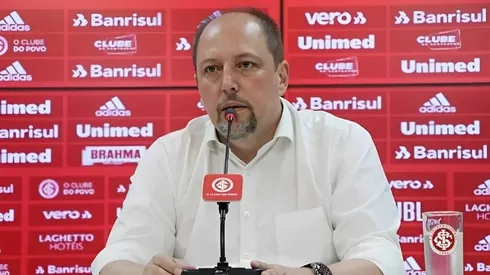 Alessandro Barcellos, presidente do Internacional, durante entrevista coletiva.