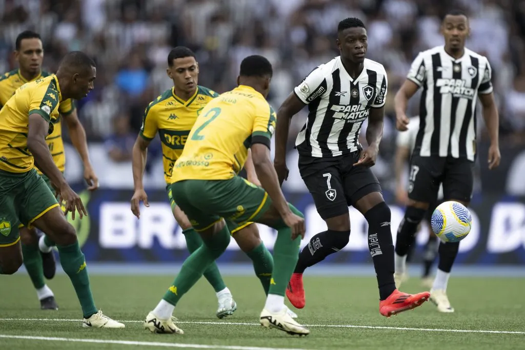 Luiz Henrique durante partida contra o Cuiabá no Campeonato Brasileiro A 2024. Foto: Jorge Rodrigues/AGIF