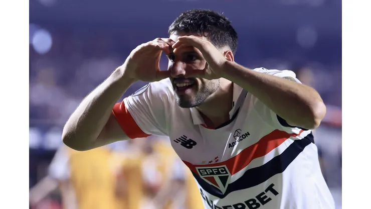 Calleri durante comemorando gol contra o Nacional na Libertadores 2024.