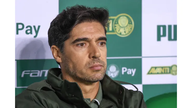 Abel Ferreira durante confronto contra o Grêmio no Brasileirão 2024.